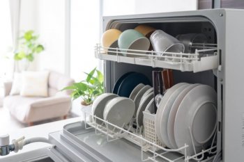 キッチンに置かれた卓上食洗器